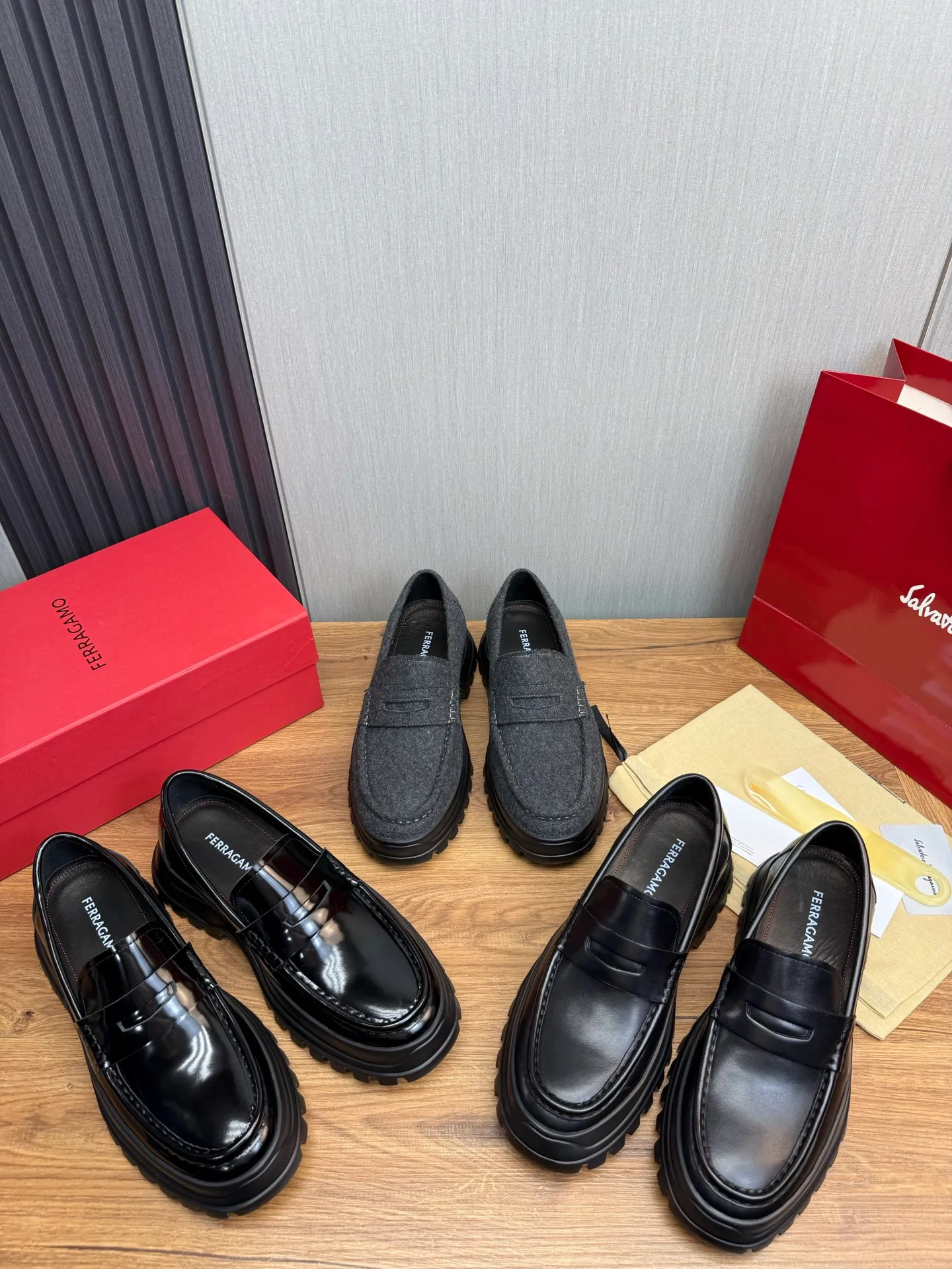 Men's shoes 💰880💰 Ferragamo. [Ferragamo] Men's Loaf leather shoes, the latest hot style, 1:1 original purchase quality, top quality, imported open-edge beaded cowhide leather on the upper, hand-made three-dimensional stitching highlights the round toe design, the inner feet are made of imported cowhide, with original wear-resistant rubber outsole, matching code 39-44, (38, 45 custom-made, non-refundable)